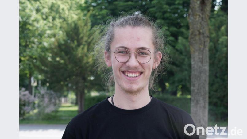 Quirin Scholz (19) aus Pfreimd ist einer der Mitwirkenden beim Opernfestival Oberpfalz. Der ehemalige Domspatz singt beim &quot;Freischütz&quot; im Chor mit. Bild: Michael Brunner/exb