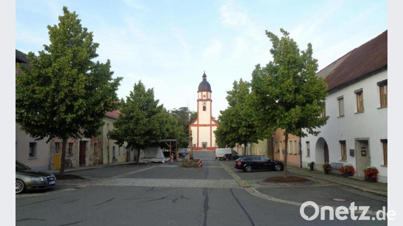 Blick auf den Winklarner Marktplatz. Eine Strategie, um dem demografischen Wandel zu begegnen, strebt die Marktgemeinde an. Die Bewerbung der ILE Brückenland Bayern-Böhmen für ein Pilotprogramm wird unterstützt. Bild: amö
