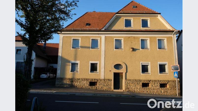 Sanierung oder Neubau des Schulgebäudes? Auf Antrag der CWG-Fraktion beschäftigt sich der Marktgemeinderat Kirchenthumbach in einer Sondersitzung einmal mehr mit diesem Thema. Auch das Elisabethenheim ist dabei noch nicht abgeschrieben. Beim Bürgerentscheid sprach sich eine klare Mehrheit für den Erhalt und eine zukunftsfähige Nutzung der Räumlichkeiten aus Bild: do