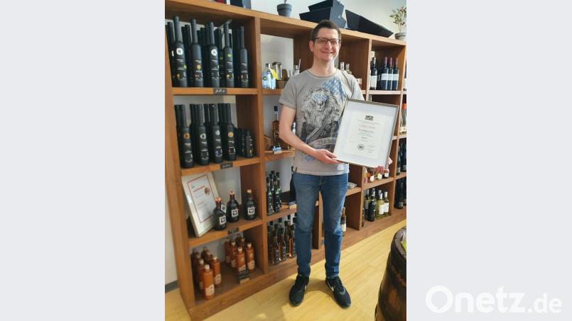 Edelbrand-Sommelier und jetzt auch noch staatlich anerkannter Brenner ist Mathias Gerstner. Bild: Biczysko/fph