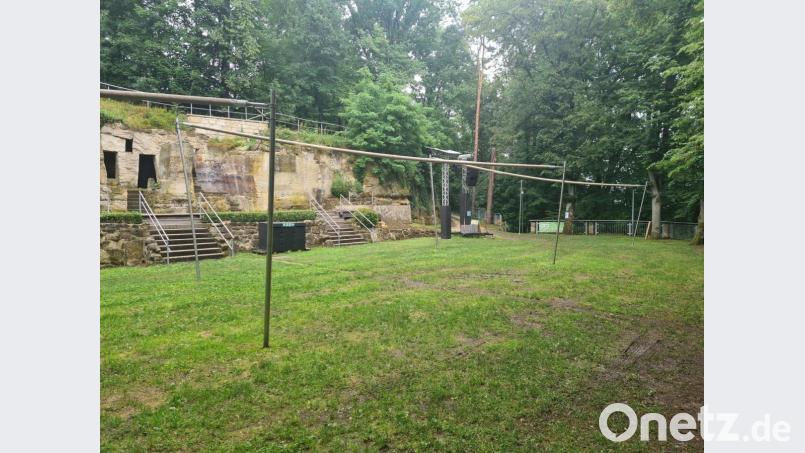 Die Schönbergbühne ist natürlich belassen. Folge ist, dass die Grünfläche bei Regen feucht und matschig wird. Bild: sne