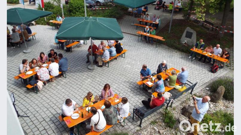 Der Rathaus-Vorplatz als Open-Air-Bühne. Bild: e