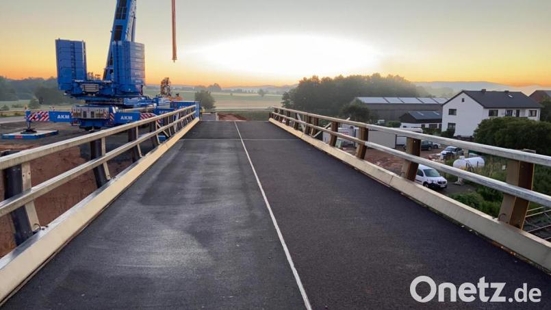 Am Morgen danach wirkt das Bauwerk, als wäre es schon immer an dieser Stelle. Bild: stg