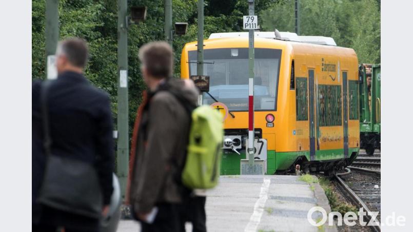 Vom 30. Juli 2021 bis 6. August 2021 ist die Zugstrecke zwischen Regenstauf und Regensburg gesperrt. Symbolbild: Armin Weigel