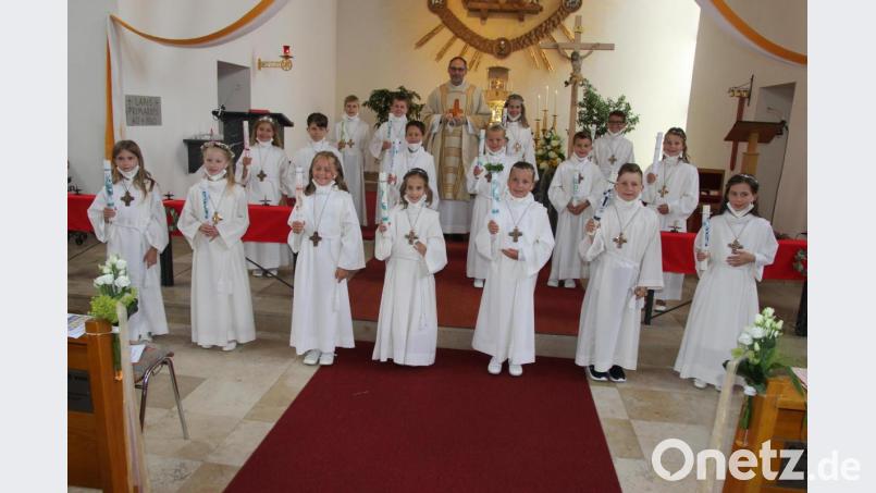 17 Kommunionkinder aus Trisching und Rottendorf feierten ihre erste heilige Kommunion. Bild: ral