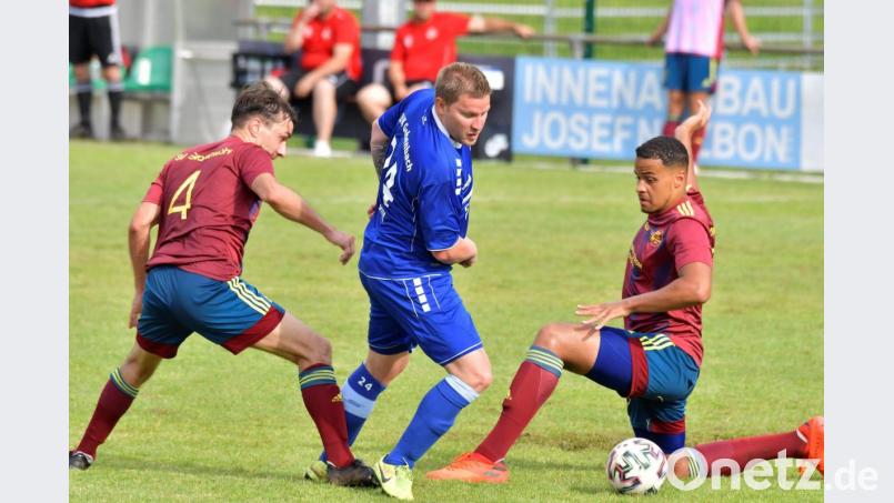 Im Finale des Milde-Cups standen sich Gastgeber DJK Gebenbach und die SV Grafenwöhr gegenüber. Der Bayernligist behielt knapp mit 3:2 die Oberhand. Bild: zg