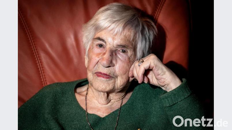 Esther Bejarano, deutsch-jüdische Überlebende des Konzentrationslagers Auschwitz-Birkenau, ist gestorben. Archivbild: Axel Heimken/dpa