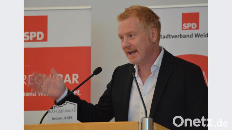 SPD-Fraktionschef Roland Richter hielt ein leidenschaftliches Plädoyer für den Umwelt- und Klimaschutz sowie für die Wiederbelebung der Innenstadt. Bild: Kunz