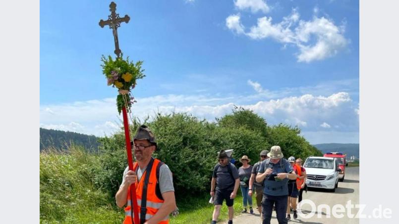 Pilger der Pfarrgemeinde zogen erstmals zum Fahrenberg Bild: Karl-Heinz Hofmann/exb