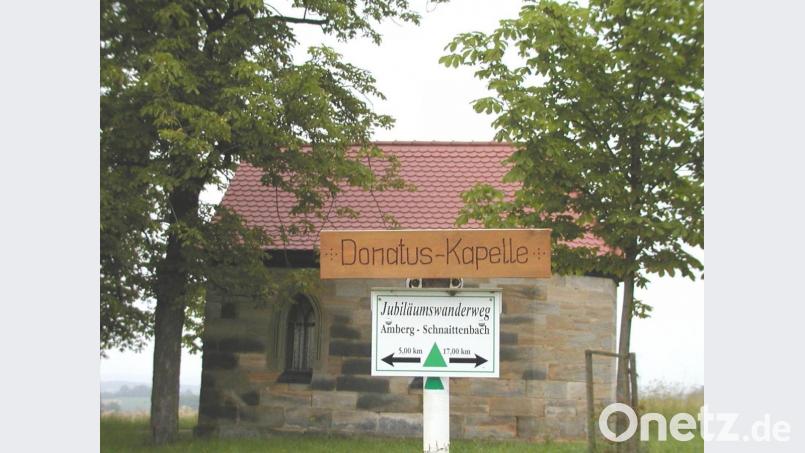 Bereits zum zweiten Mal in Folge dürfen die Aschacher nicht unter den Kastanienbäumen bei der Donatuskapelle feiern. Schuld daran ist das Coronavirus. Bild: sche