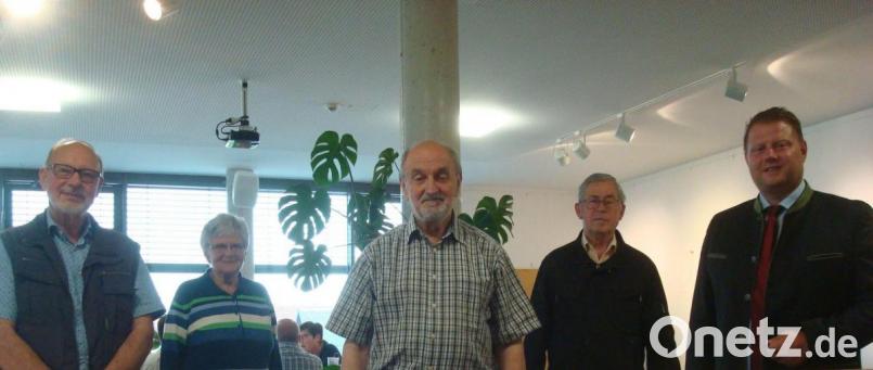 Neu gewählt wurde der Vorstand des Arbeitskreises Heimatpflege. Im Bild (von links) Rainer Gottas, Karola Kamm, Vorsitzender Werner Männer und Stellvertreter Erhard Sommer zusammen mit Bürgermeister Stefan Grillmeier. Bild: wmr
