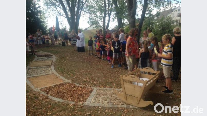 2018 legte der Kindergarten St. Elisabeth einen Sinnespfad an, Teil des Projektes &quot;Kita-Einstieg: Brücken bauen in frühe Bildung&quot;, das bis 2022 verlängert wurde. Archivbild: Kindergarten St. Elisabeth