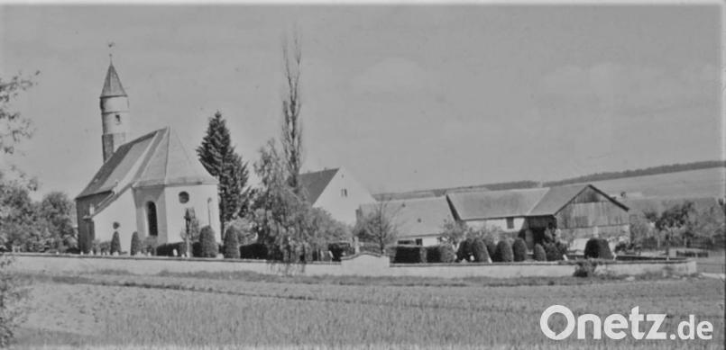 Hans Fritsche (†) hat hier die Pfarrkirche Hl. Dreifaltigkeit um 1967 verewigt. Bild: exb