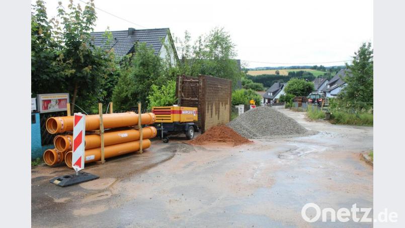 Straße, Strom, Kanal: Die vollumfänglichen Baumaßnahmen in der Ringstraße werden nicht die letzten im Gemeindebereich der Kommune Ebnath gewesen. Die Gemeinde will die Kanal- und Straßensanierung systematisch angehen. Bild: soj