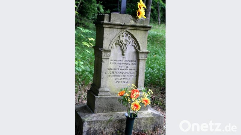 Beim Rundgang in Lohhäuser, dem „verschwundenen Straßendorf“, kommt man auch am Merker-Kreuz vorbei. Bild: wg