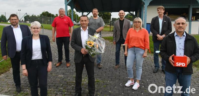 Der neue SPD-Kreisvorstand (von links): Direktkandidat Johannes Foitzik, Lisa Hartinger, Günter Cermak, Kreisvorsitzender Uwe Bergmann, Joachim Iwanek, Hans Ram, Bettina Moser, Michael Rischke und Europaabgeordneter Ismail Ertug. Bild: gf