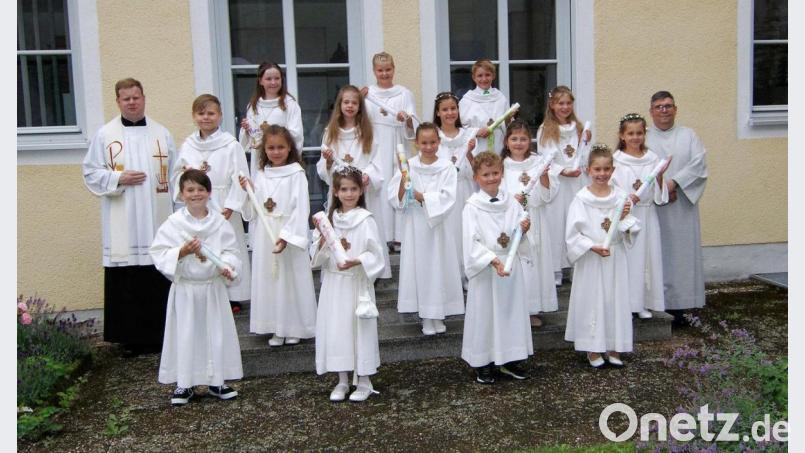 Für die dritte und vierte Erstkommuniongruppe (Klassen 3b und 3c) war am Sonntagvormittag die feierliche Erstkommunionfeier. Bild: jzk