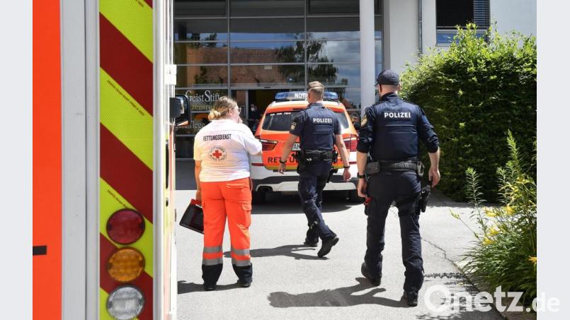 Am Montag ist es zu einem großen Polizeiaufgebot in Amberg gekommen, weil ein 92-Jähriger an den Folgen von Stichverletzungen gestorben ist. Noch sind die Hintergründe unklar. Bild: Petra Hartl
