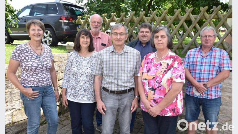 Der neue Vorstand des OGV Augsberg (von links): Schriftführerin Christa Pohl, Beisitzerin Edeltraud Pickel, Beisitzer Mathias Pinzer, Vorsitzender Heinz Pickel, Kassier und Bürgermeister Dieter Dehling, Zweite Vorsitzende Gertraud Troglauer und Kassenprüfer Jürgen Wagner. Bild: no