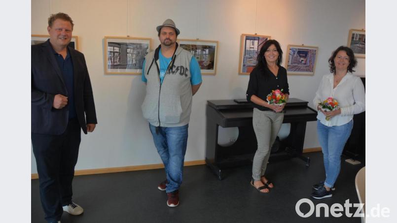 Sie hoffen auf zahlreiche Besucher in der neuen Ausstellung: Bürgermeister Stefan Grillmeier, Fotograf und Maler Jürgen Lauterbauch sowie Marion Papsch und Nicole Schuller vom Museumsteam. Bild: jr