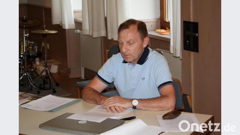 Trotz Corona und Lockdown habe die Musikschule Vierstädtedreieck in den vergangenen Monaten ihre Schülerzahl gehalten und stehe auch finanziell auf solidem Fundament, berichtet Schulleiter Joachim Steppert in der Mitgliederversammlung des Trägervereins im Pressather Pfarrsaal. Bild: bjp