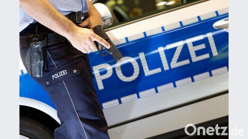 Eine 33-Jährige tickte bei einer Polizeikontrolle auf der B85 komplett aus. Bild: Friso Gentsch/dpa