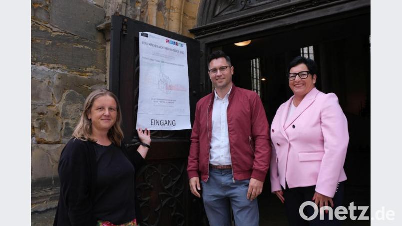 Die Amberger SPD sieht bei der Frauenkirche Handlungsbedarf - und zwar bei der Stadt. Dies betonen (von links) die Co-Vorsitzende des Stadtverbands, Simone Böhm-Donhauser, Stadtrat Uli Hübner und die Vorsitzende der SPD-Stadtratsfraktion, Birgit Fruth. Bild: usc