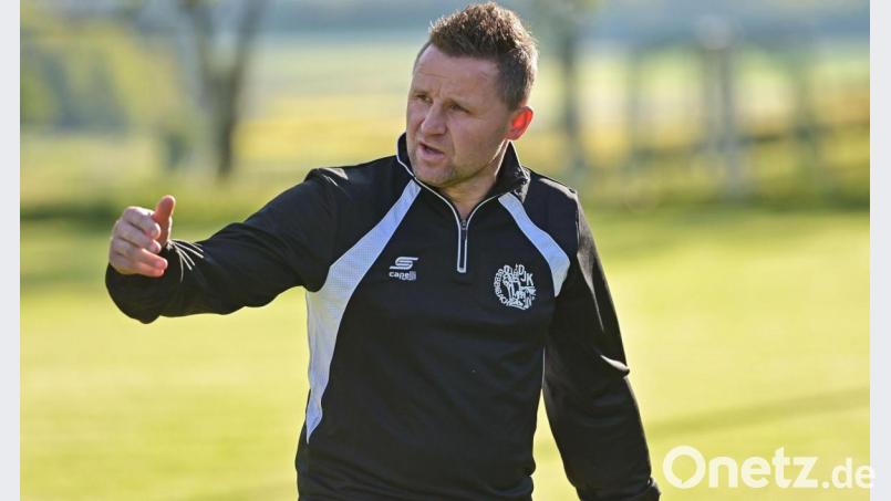 Trainer Franz Koller feierte am Dienstagabend sein Pflichtspieldebüt bei der DJK Gebenbach. Archivbild: Reiner Fröhlich
