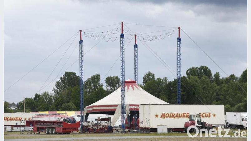 Noch hat der Abbau nicht begonnen. Seit drei Monaten beherbergt der Weidener Festplatz den &quot;Moskauer Circus&quot;. Bild: Petra Hartl