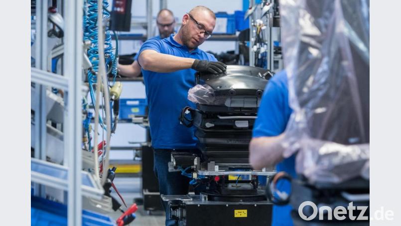 Produktion von Fahrersitzen beim Autozulieferer Grammer in Kümmersbruck. Bild: Armin Weigel/dpa