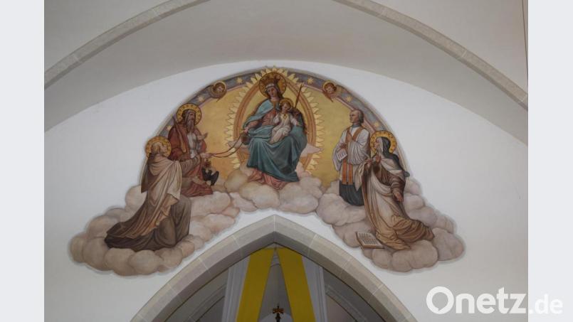 Das Skapulierbild schmückt das Presbyterium der Pfarrkirche in Trausnitz. Bild: bnr