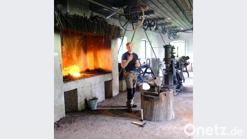 Eine Schmiedevorführung bot das Bergbau- und Industriemuseum Ostbayern den Besuchern des Aktionstages in der Außenstelle Hammerwerk. Bild: Erika Hassler