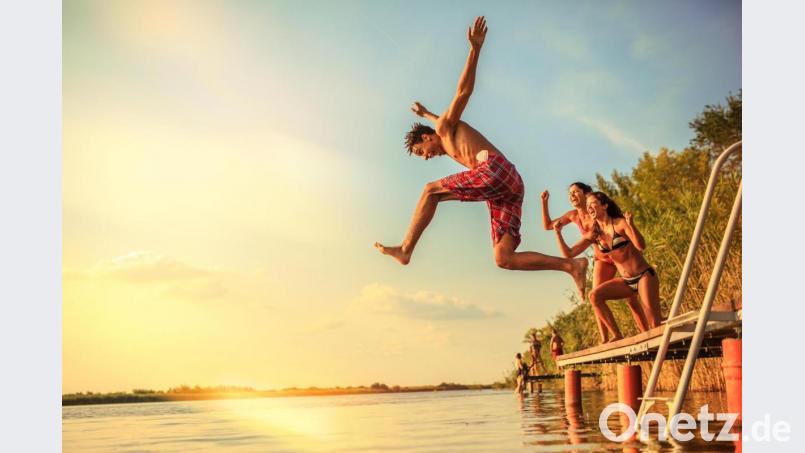 Ein Tag am See macht glücklich. Bild: BalanceFormCreative - stock.adobe.com