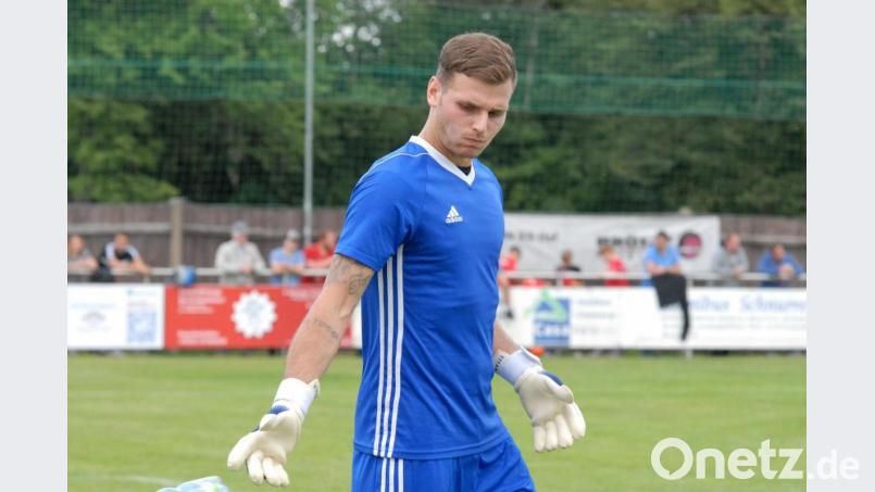 Von der Landesliga in die Kreisliga: Torhüter Fabian Scharnagl steht künftig beim TSV Konnersreuth zwischen den Pfosten. Archivbild: gb