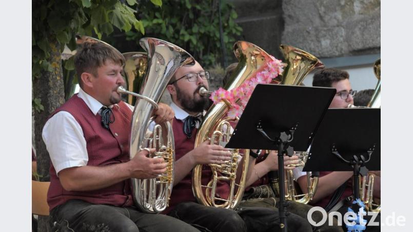 Die Musiker der Stadtkapelle bitten am 24. Juli zur Sommerserenade in den Burghof. Bild: Agnes Jonas