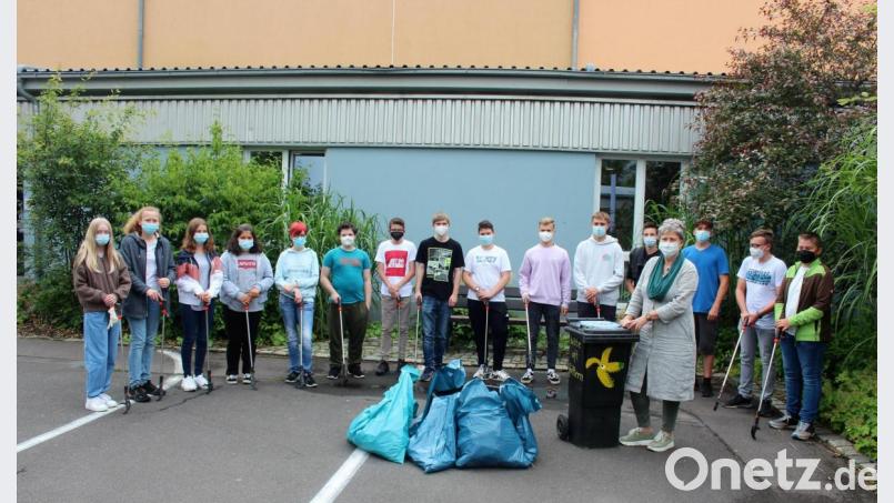 Die "Tour" hat sich gelohnt: Die Klasse M9b der Mittelschule war ziemlich erfolgreich beim Müllsammeln in und rund um Kemnath Bild: stg