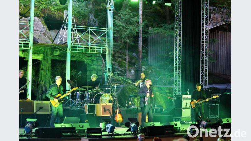 Zwei Stunden lang sorgten &quot;Element of Crime&quot; für beste Stimmung auf der Luisenburg. Bild: stg