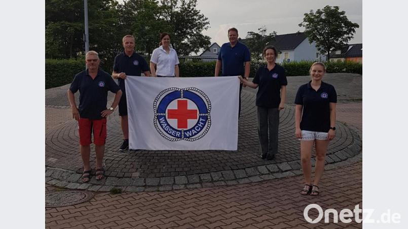 Neu gewählt wurde das Leitungsteam der Wasserwacht-Ortsgruppe Mitterteich. Im Bild (von links) Technischer Leiter Harald Pelz, Vorsitzender Stefan Pelz, Natalie Wölfl, Leiterin der BRK-Jugendarbeit, Bürgermeister Stefan Grillmeier, Wasserwacht-Jugendleiterin Nicole Wenisch und ihre Stellvertreterin Regina Maierhofer. Bild: BRK Wasserwacht Mitterteich/exb