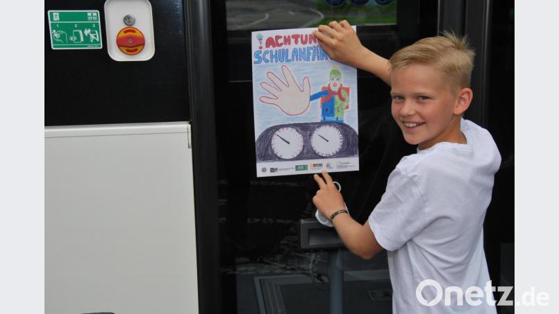 Simon Schäfer mit dem Sieger-Entwurf. Bild: gsp