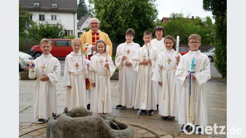 Sieben Buben und Mädchen empfingen am Sonntag in der Pfarrkirche St. Johannes ihre Erstkommunion. Bild: uz