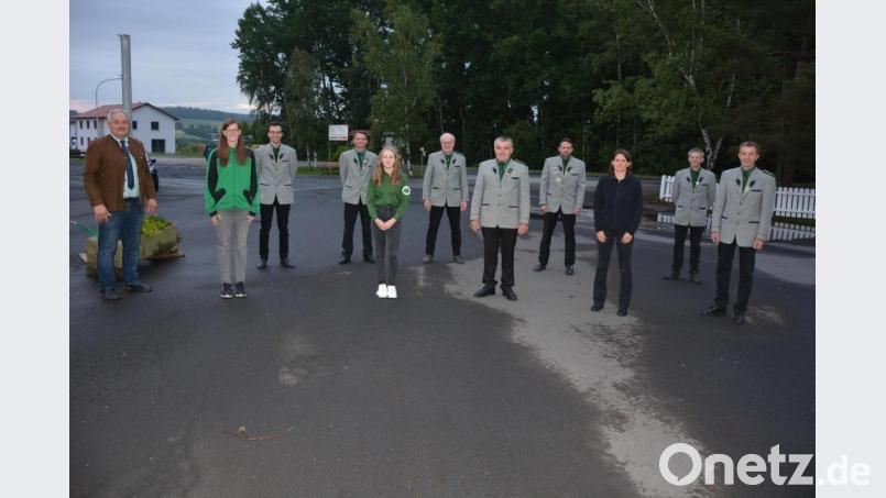 Neuwahlen standen beim Schützenverein „Lindenzweig“ Großensees an. Im Bild (von links) Bürgermeister Johann Burger, Christine Gradl, Bernhard Voith, Robert Haberkorn, Nele Haberkorn, Schützenmeister Erich Völkl, Vorsitzender Helmut Kipferl, Markus Haberkorn, Anita Kistenpfennig, Josef Haberkorn und Zweiter Vorsitzender Michael Haberkorn. Bild: jr