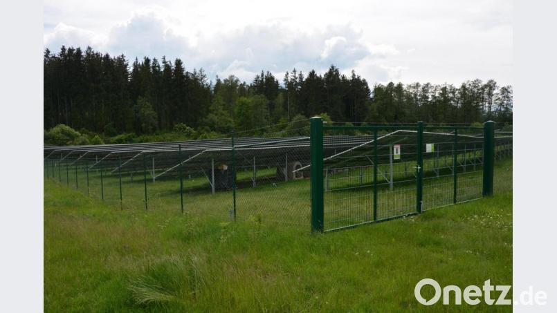 Um einen &quot;Wildwuchs&quot; bei Freiflächen-PV-Anlagen zu verhindert, hat sich der Stadtrat auf bestimmte Richtlinien verständigt. Symbolbild: lnz