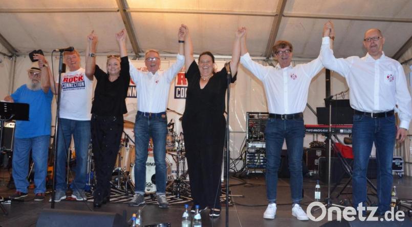 Die neue Rock-Connection mit Gastmusiker Hans &quot;Wyman&quot; ZItzmann (links). Bild: Kunz
