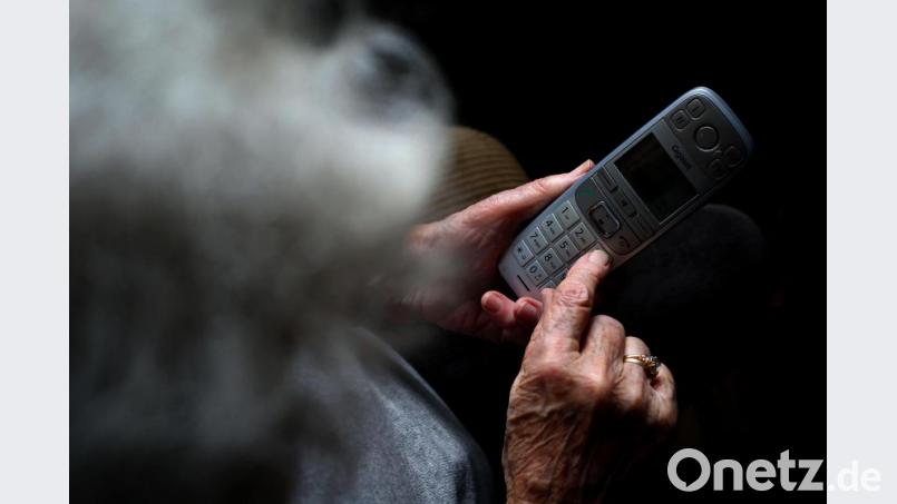 Ein Telefonbetrüger wollte eine 90-jährige Rentnerin aus Marktredwitz ausnehmen. Symbolbild: Karl-Josef Hildenbrand/dpa