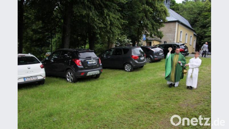 Nach dem Wallfahrtsgottesdienst fand noch eine Fahrzeugsegnung statt. Bild: kro