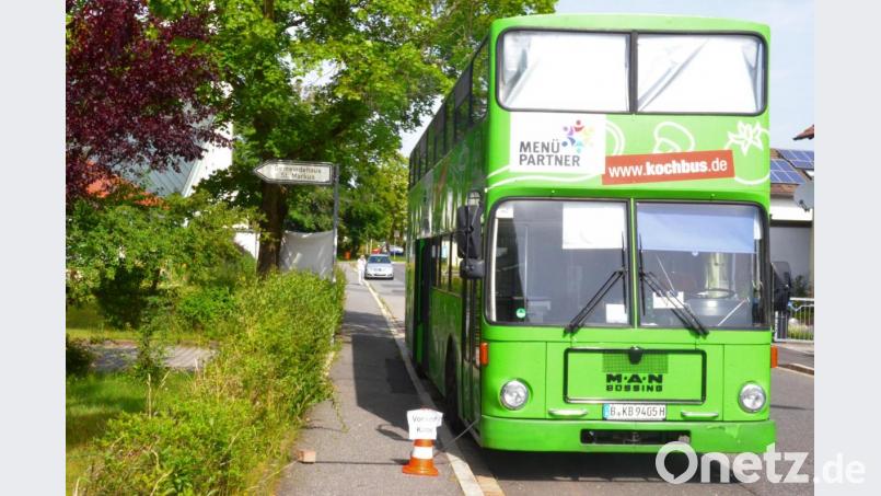 Der Kochbus parkt vor der Kita St. Markus. Bild: Kunz