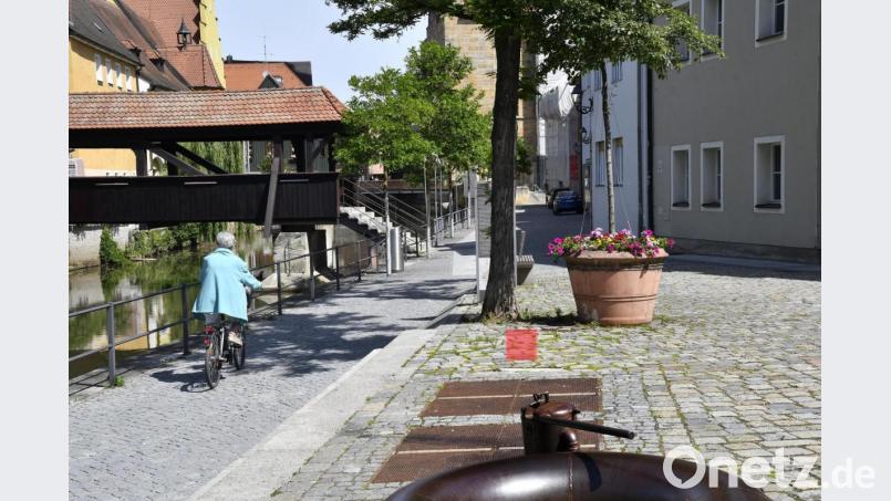 Entlang der Schiffgasse könnte eine 90 Zentimeter hohe Hochwassermauer hochgezogen werden. Das will die Stadt Amberg durch eigene Planungen aber verhindern. Bild: Petra Hartl