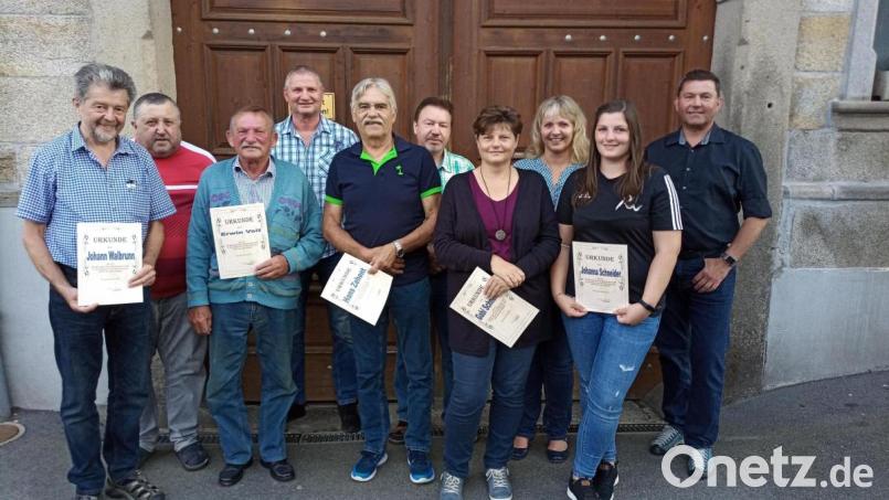 Viele Mitglieder wurden bei der Jahreshauptversammlung für ihre langjährige Mitgliedschaft geehrt, darunter auch Erwin Voit (3. von links) als Gründungsmitglied. Bild: bey