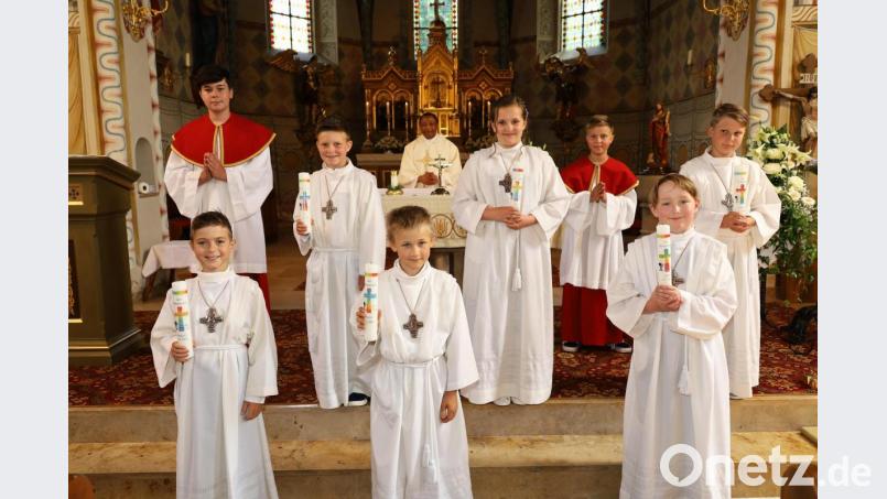 In der Pfarrkirche St. Michael in Weidenthal feierten sechs Kinder ihre erste heilige Kommunion. Bild: Ulrike Kiendl/exb