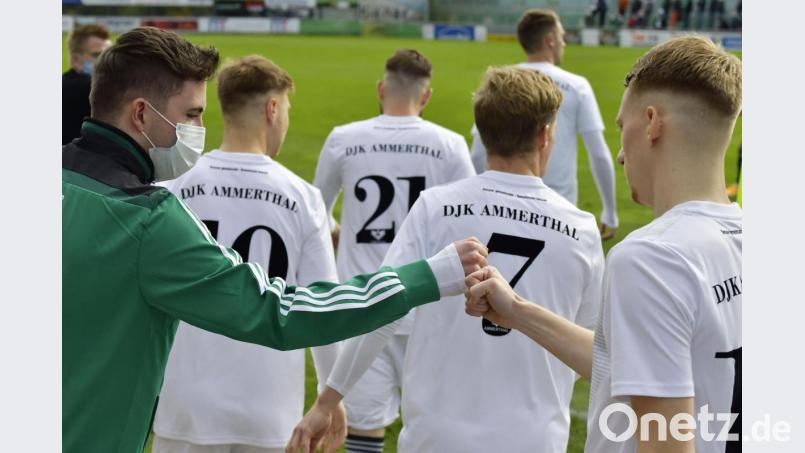 Alles Gute, Jungs!“ Die Ammerthaler wollen am Samstag im Pokal bei der SpVgg SV Weiden eine Runde weiterkommen. Bild: Hubert Ziegler